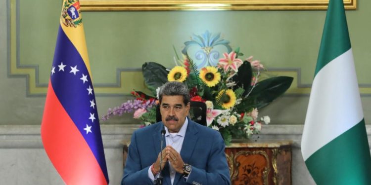 Maduro dice que Estados Unidos amenaza con deportar a migrantes venezolanos