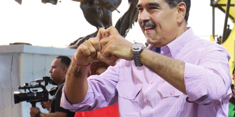 Maduro dice que González Urrutia es la representación de la «deslealtad» a la Constitución