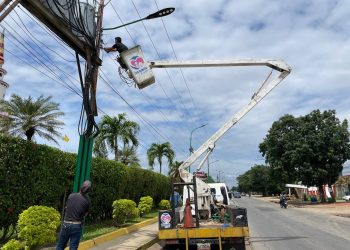 Continúa desplegado Plan de Alumbrado Público en el municipio Los Guayos