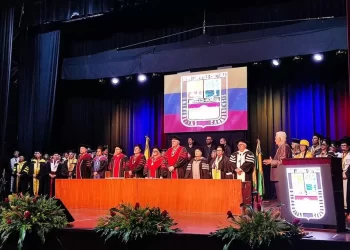 Rectora Divo durante actos de grado: “Somos un ejemplo de firmeza, respeto y tolerancia”