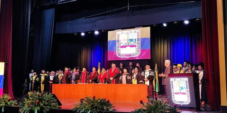 Rectora Divo durante actos de grado: “Somos un ejemplo de firmeza, respeto y tolerancia”