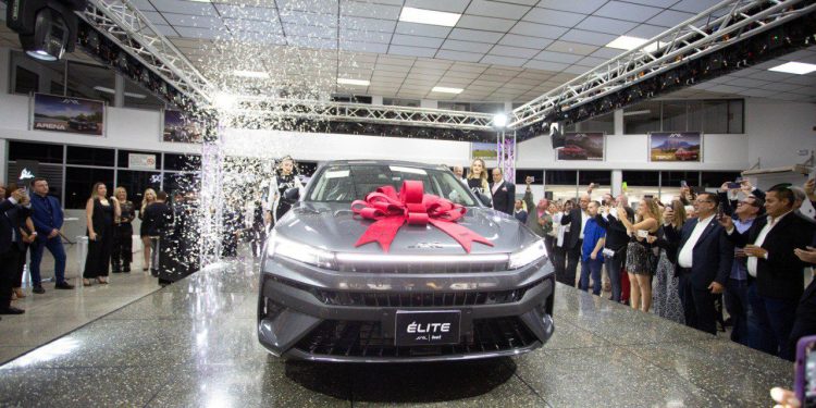 JAC Motors Venezuela y Autoclub presentaron el nuevo modelo Elite en la inauguración de JAC Valencia