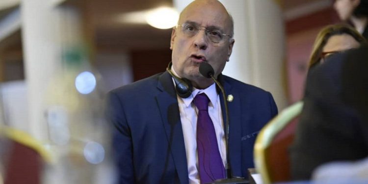 Hijo del exgobernador Williams Dávila informó que fue trasladado en estado grave a un hospital