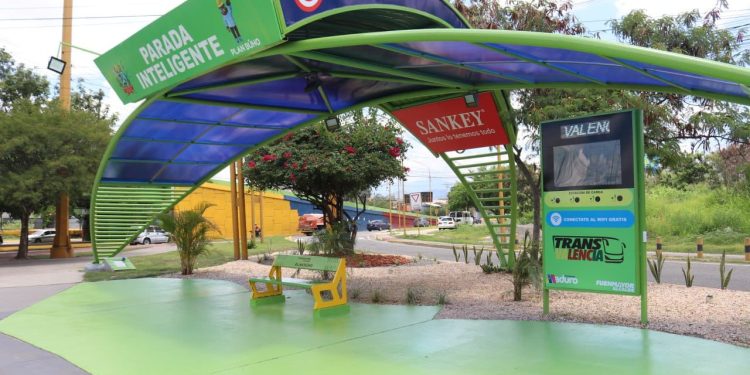 Alcaldía de Valencia inaugura nueva Parada Inteligente en Paseo Las Industrias