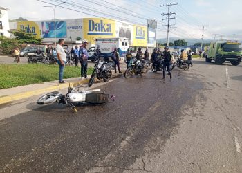 Impacto entre motos dejó dos lesionados en San Diego