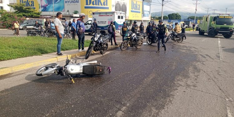 Impacto entre motos dejó dos lesionados en San Diego