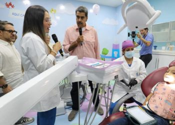 Maduro inauguró nuevo Centro de Atención Integral en Valencia