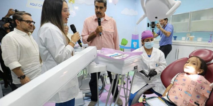 Maduro inauguró nuevo Centro de Atención Integral en Valencia