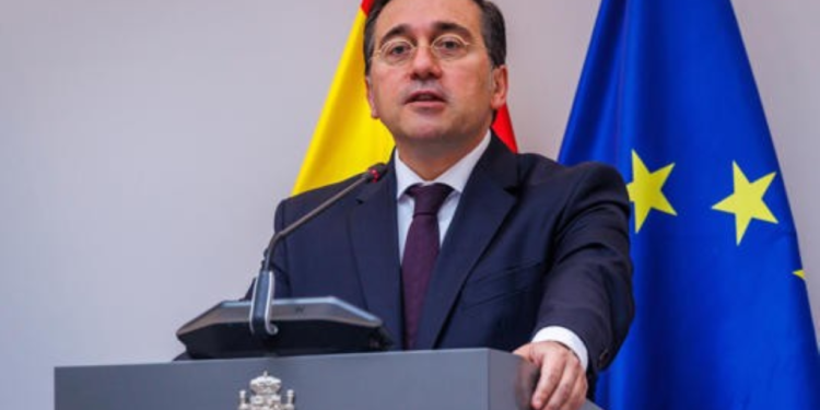 España niega ser parte de una operación contra Maduro