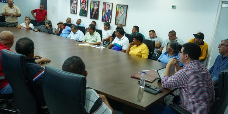 Alcalde Fuenmayor sostuvo reunión con transportistas de Valencia