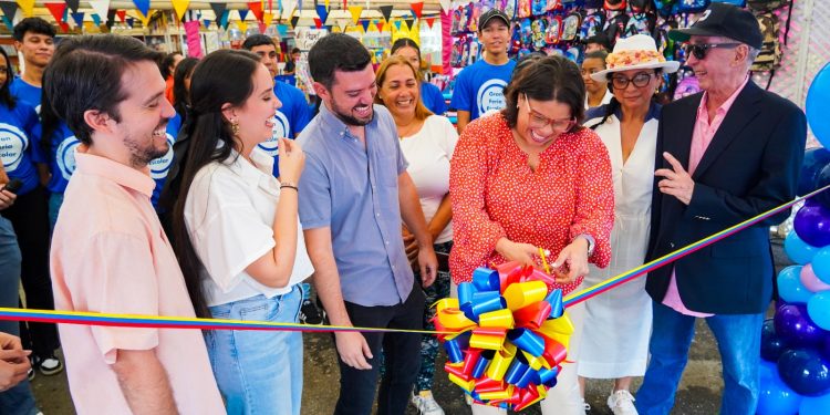Alcaldesa Ana González inauguró tradicional Feria Escolar en Naguanagua