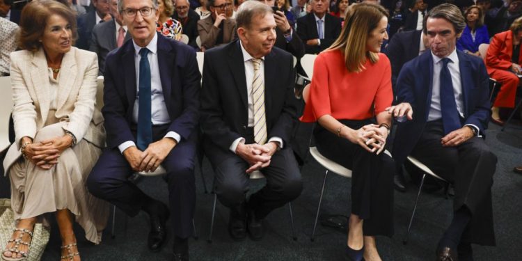 La presidenta del Parlamento Europeo se reúne en Madrid con Edmundo González