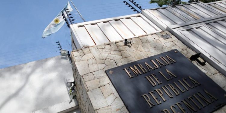 Lula preocupado por la situación de las sedes diplomáticas de Argentina en Venezuela