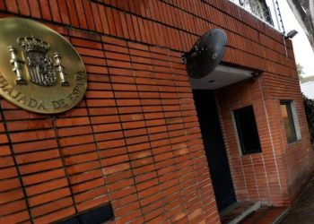 Oficialismo cita al embajador de España por «palabras injerencistas» de ministra de Defensa