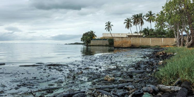 Minec evalúa acciones para control y atención de derrames petroleros