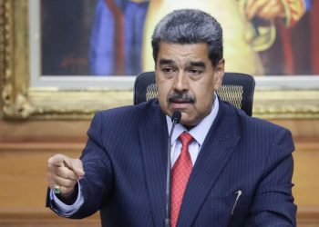 Maduro dice respetar la decisión de González Urrutia de salir de Venezuela a España