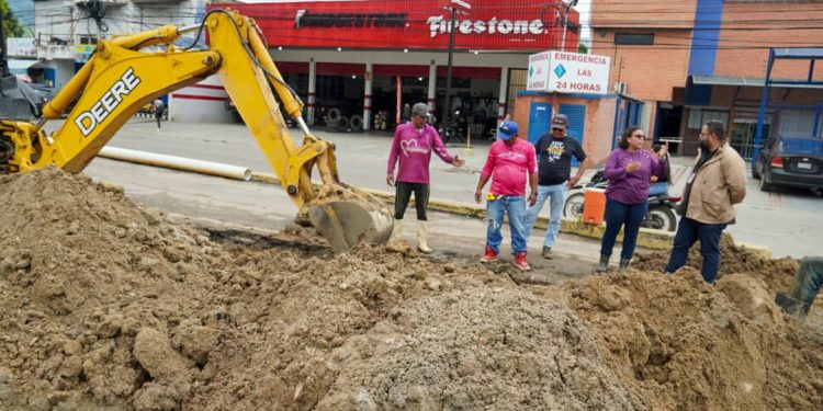Obra de sustitución de red de aguas servidas en intersección de Av. Universidad con Carretera Nacional presenta un 80% de avance
