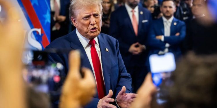 Trump se encuentra «a salvo» tras registrarse tiroteo cerca de su club de golf en Florida