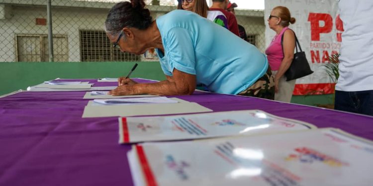 En Naguanagua firman convenios de financiamiento para los proyectos de circuitos comunales