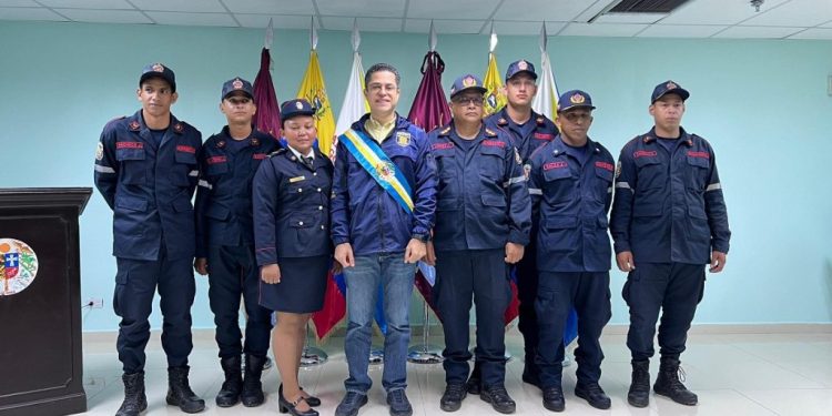 Alcalde Jurado ascendió a seis efectivos del Cuerpo de Bomberos de San Diego