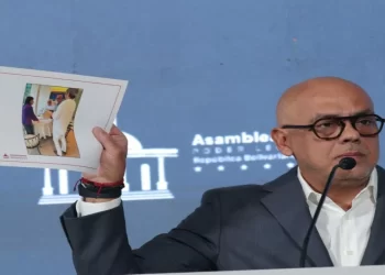 Jorge Rodríguez da 24 horas a González Urrutia para desmentir denuncia de coacciones