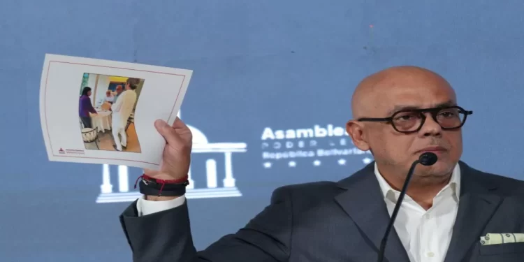 Jorge Rodríguez da 24 horas a González Urrutia para desmentir denuncia de coacciones