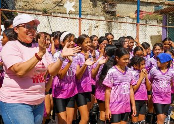 Realizan encuentro deportivo en el marco del Mes Rosa en Naguanagua