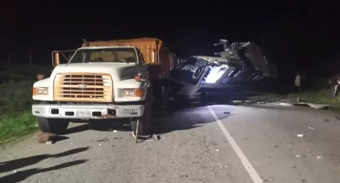 Muere colector de bus en accidente en la vía Morón-Coro