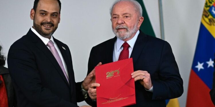 Embajador venezolano regresa a Brasil dos semanas después de ser llamado a consultas