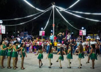 Familias naguanagüenses disfrutan programación navideña en la Plaza Bolívar