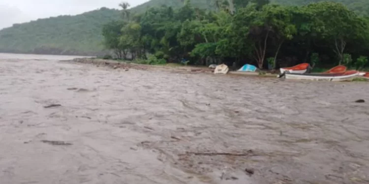 Lluvias provocan desbordamiento de ríos en Falcón