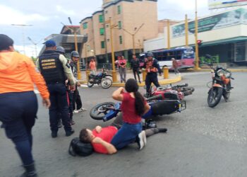 Dos motos colisionaron en la Cedeño: un lesionado (Fotos)