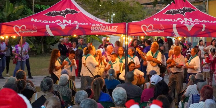 Alcaldesa Ana González dio la bienvenida a la Navidad con los abuelitos del Asilo San Martín de Porres