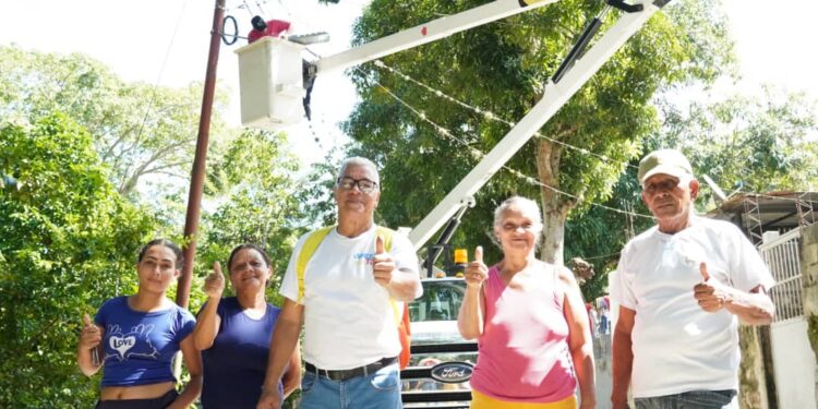 Instalan más de 50 lámparas Led para favorecer a más de 300 familias en Las Trincheras
