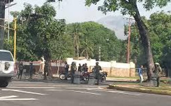 Cierran la Av. Universidad en Zona Militar de Naguanagua