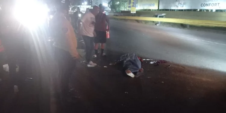 Un motorizado derrapó y falleció en la Autopista del Este