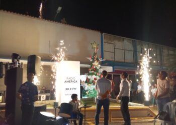 Radio América encendió su Árbol de Navidad 2024