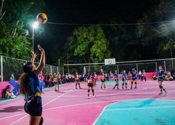 Alcaldesa Ana González reinauguró cancha deportiva de Las Quintas de Naguanagua