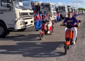 Lacava entrega camiones de basura a nueva alcaldesa de Valencia Dina Castillo