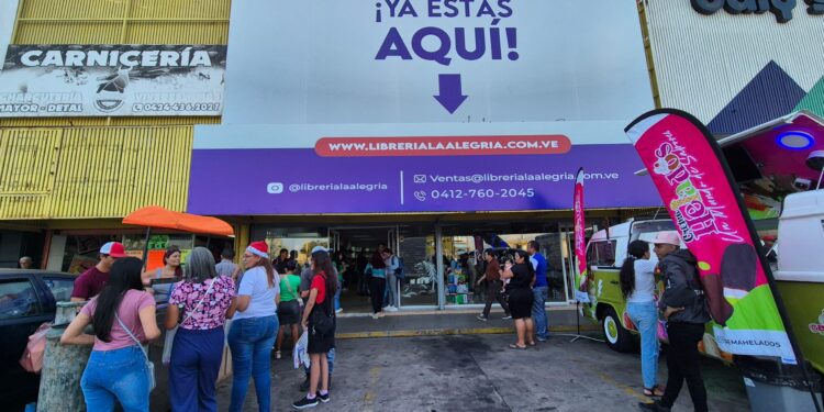 Gran inauguración de Librería La Alegría en Parque Valencia