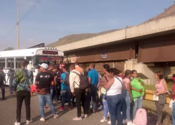 Vehículo de transporte público chocó y dejó varios heridos en la ARC