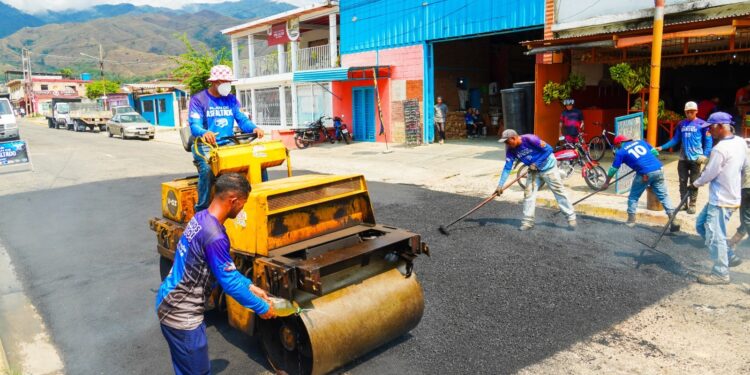 Avanza plan especial de asfaltado en avenidas y calles de Naguanagua