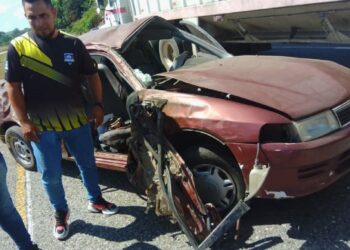 Dos mujeres lesionadas al volcar en Barrera