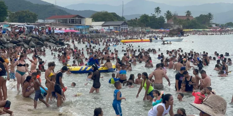 Turistas coparon playas y centro histórico de Puerto Cabello