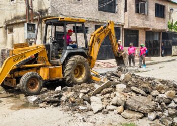 Alcaldesa Ana González inicia rehabilitación de calle Las Marías