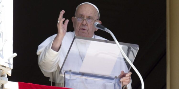 El papa Francisco critica duramente políticas migratorias de Trump