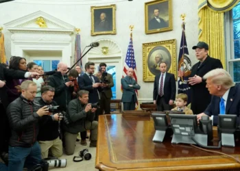 Trump caza su primera pelea con la agencia de noticias AP