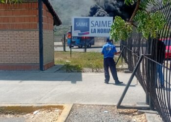 Reportan incendio de bus en Saime La Noria, Puerto Cabello