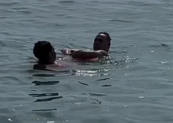 Un comerciante valenciano casi muere ahogado en Punta Brava