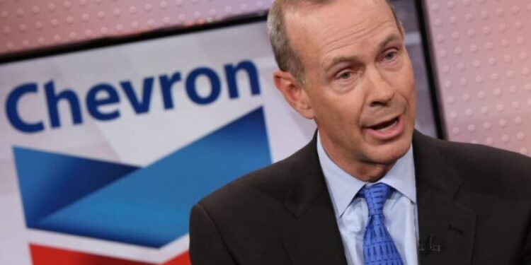 Chevron cuestiona a Trump por la revocación de licencia